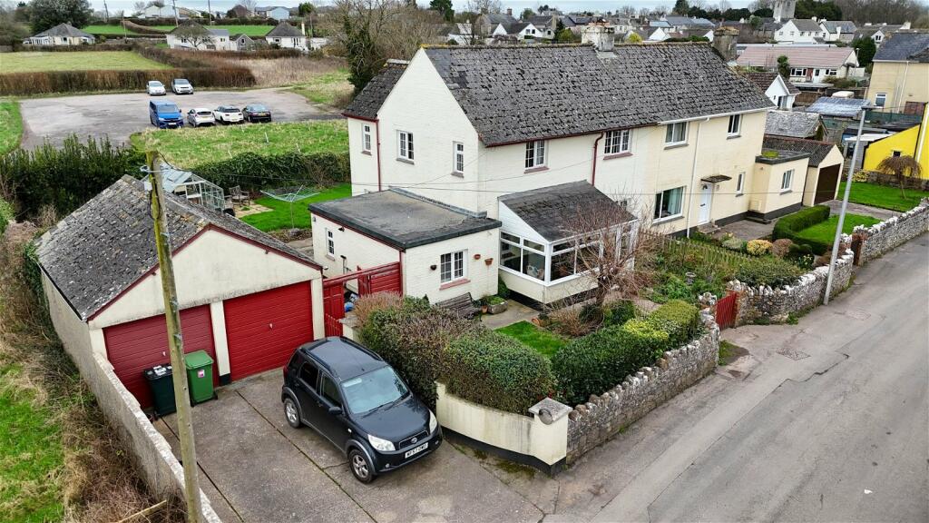 3 bedroom semidetached house for sale in Heathfield Road, Denbury