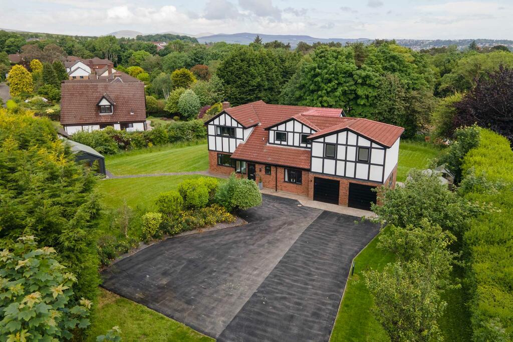 5 bedroom detached house for sale in Bix House, 2 Farmhill Lane