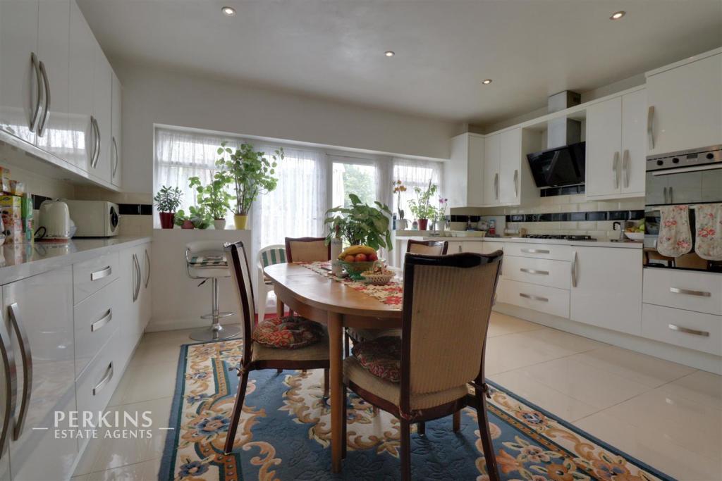 3 bedroom terraced house for sale in Perivale, UB6
