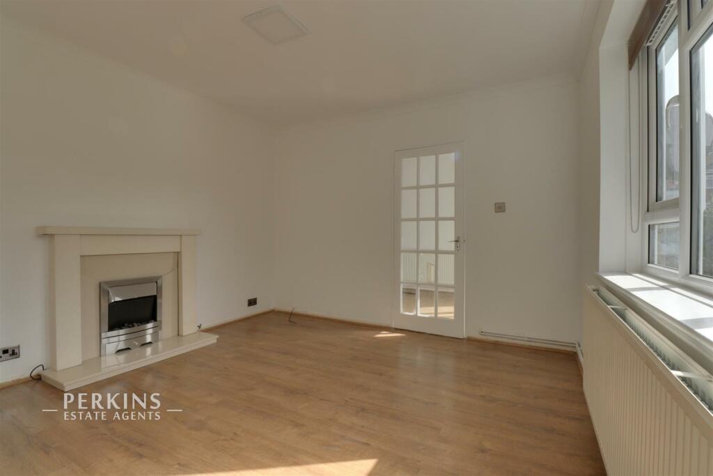 2 bedroom flat for sale in Northolt, UB5