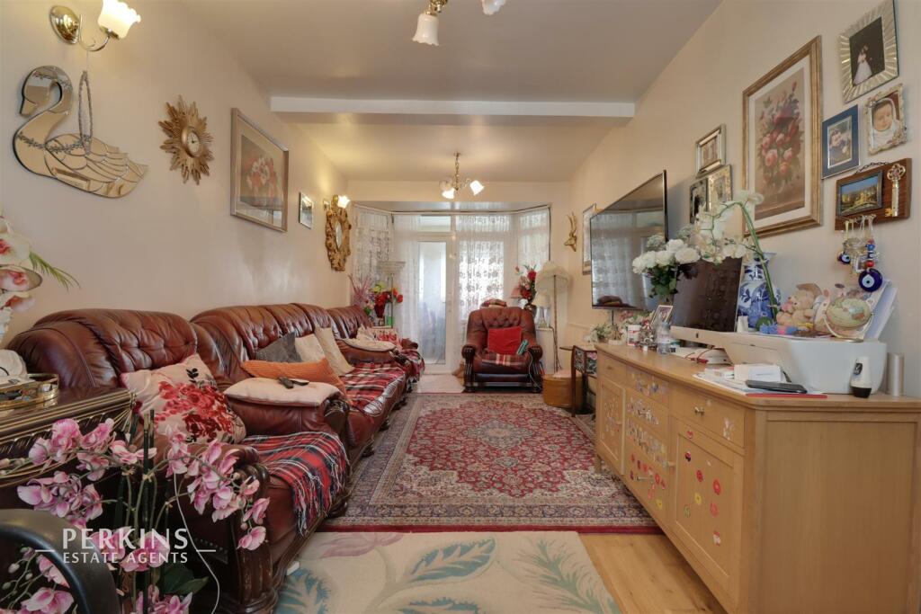 4 bedroom end of terrace house for sale in Southall, UB1