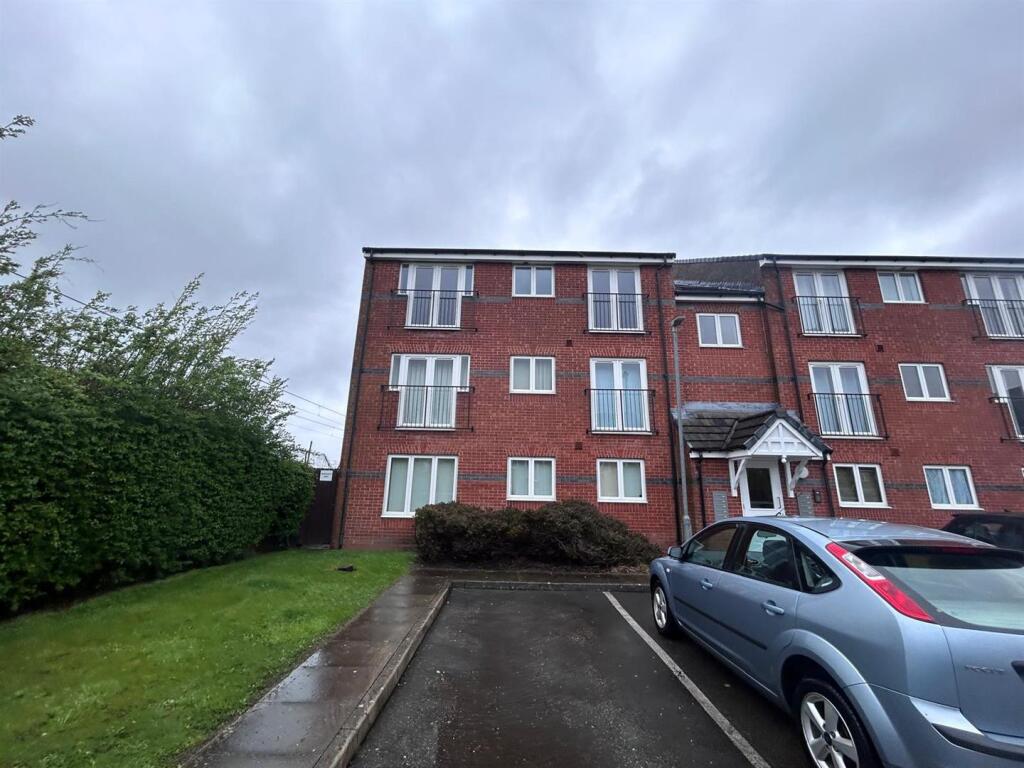 Main image of property: Oakwood Grove, Radcliffe, M26 2YL