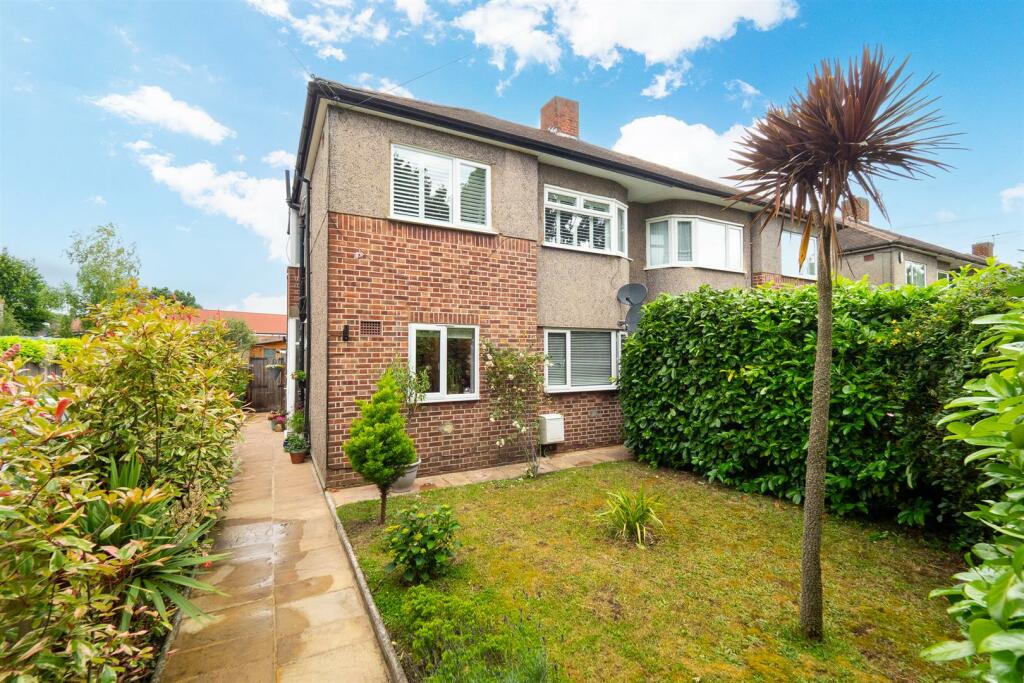 3 bedroom for sale in Green Wrythe Lane, Carshalton, SM5