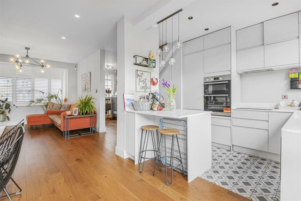 3 bedroom house for sale in Hillview Road, Sutton, SM1