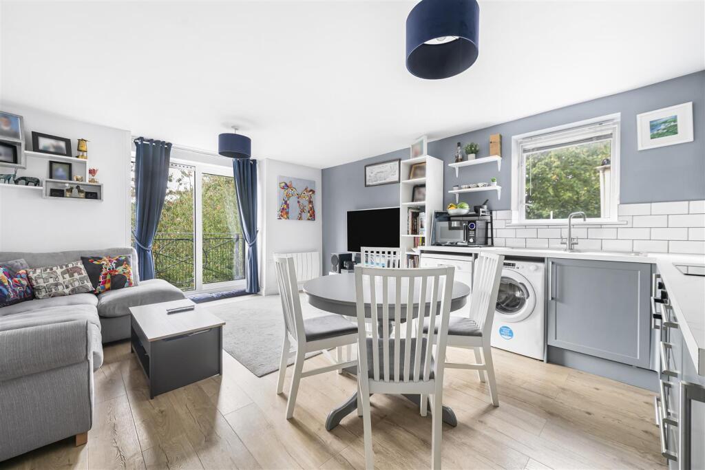 2 bedroom flat