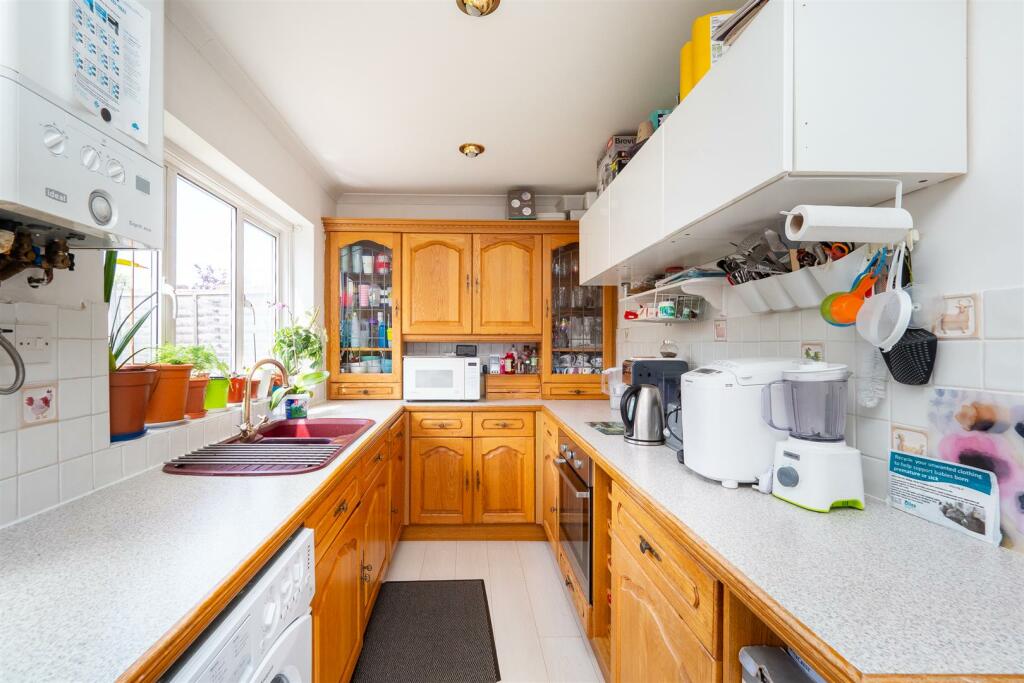 3 bedroom detached house for sale in Lower Morden Lane, Morden, SM4