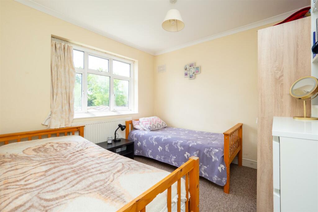 3 bedroom detached house for sale in Lower Morden Lane, Morden, SM4