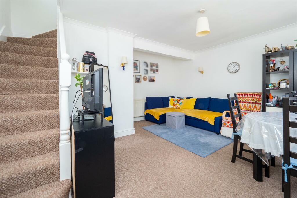 3 bedroom detached house for sale in Lower Morden Lane, Morden, SM4