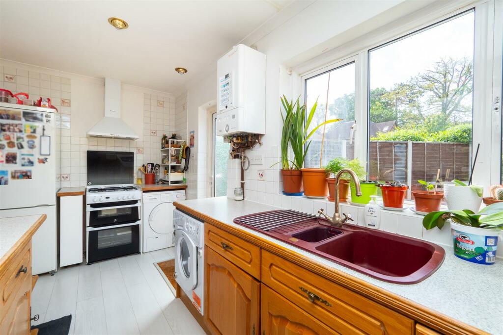 3 bedroom detached house for sale in Lower Morden Lane, Morden, SM4