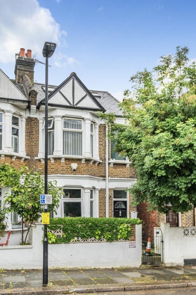 3 bedroom apartment for rent in Wells House Road London NW10