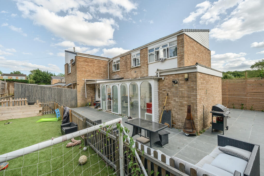 Main image of property: Brambling Rise, Hemel Hempstead, HP2 6