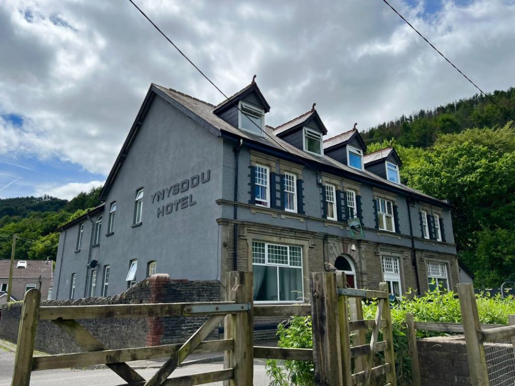 8 bedroom hotel for sale in Ynysddu Hotel, Ynysddu Hotel Approach