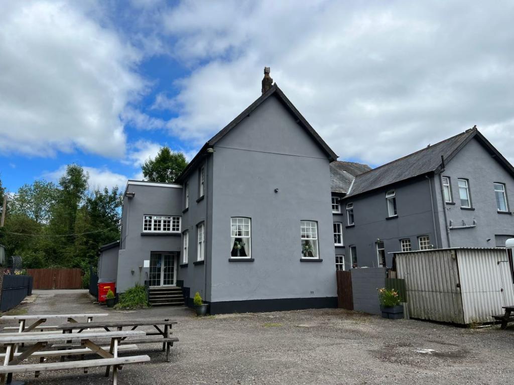 8 bedroom hotel for sale in Ynysddu Hotel, Ynysddu Hotel Approach