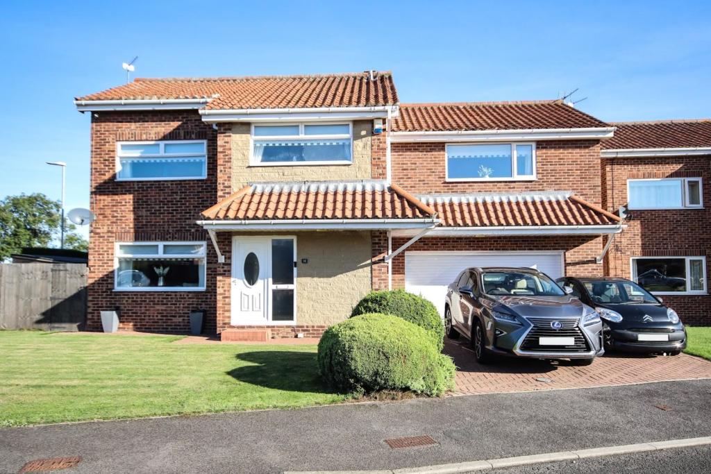 4 bedroom detached house for sale in Rydal Way, Redmarshall, Stockton
