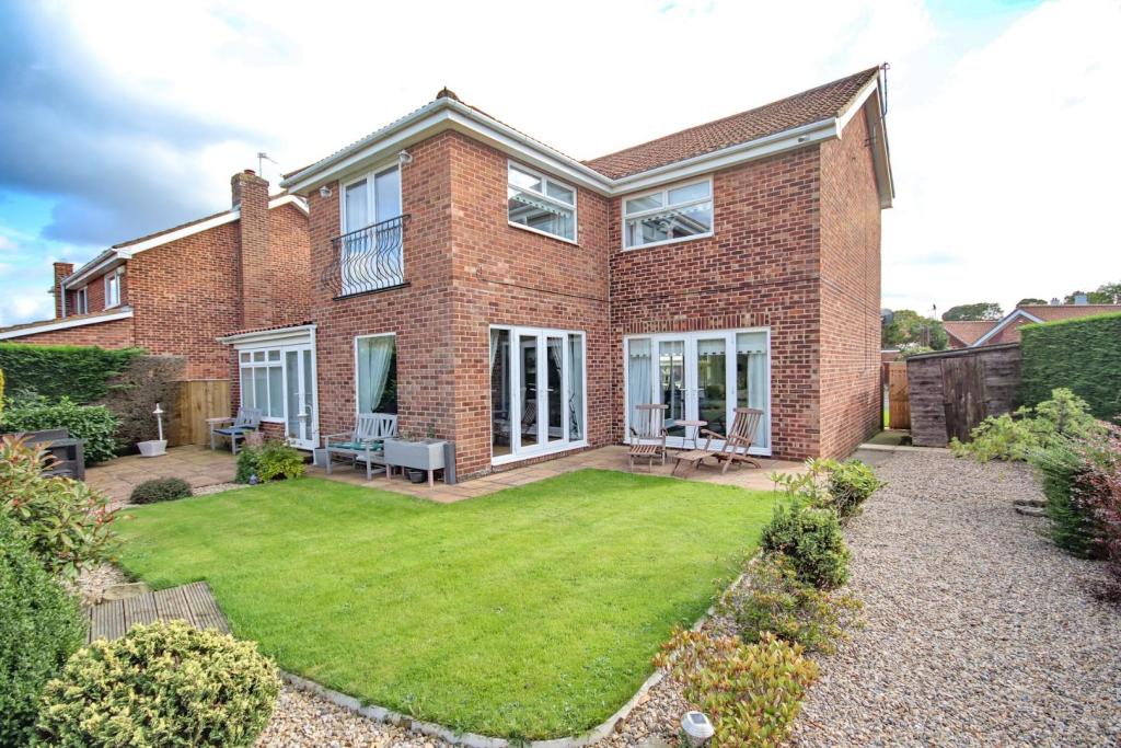 4 bedroom detached house for sale in Rydal Way, Redmarshall, Stockton