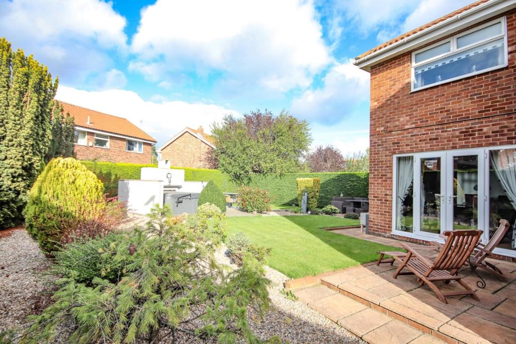 4 bedroom detached house for sale in Rydal Way, Redmarshall, Stockton