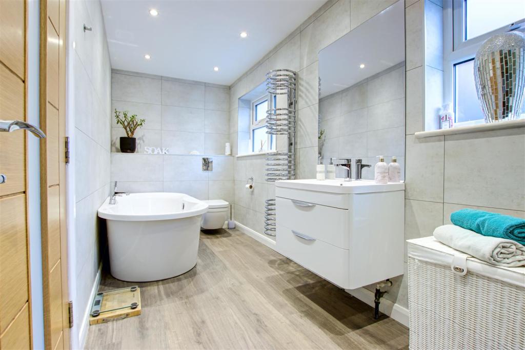 2 bedroom detached bungalow for sale in Green Leas, Carlton Village