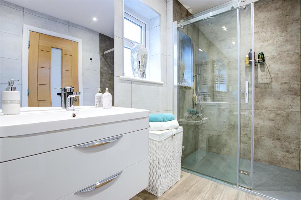 2 bedroom detached bungalow for sale in Green Leas, Carlton Village