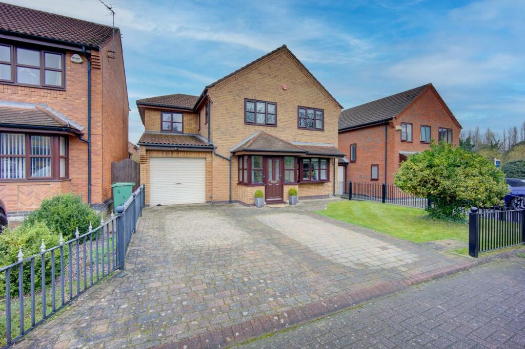 4 bedroom detached house for sale in Spenborough Road, Whitehouse Farm