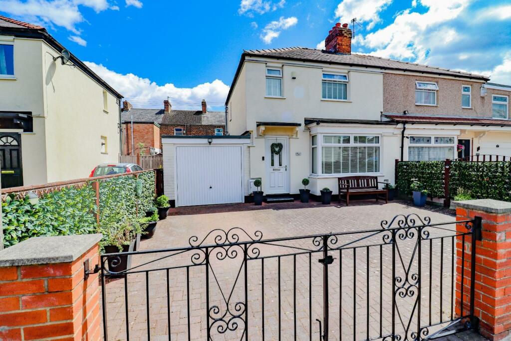 3 bedroom semidetached house for sale in Rugby Road, Oxbridge