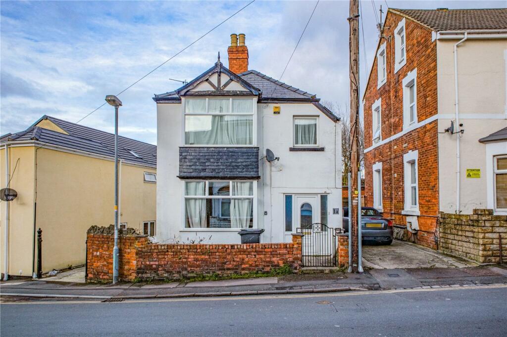 3 bedroom detached house for sale in Clifton Street, Old Town, Swindon, Wiltshire, SN1