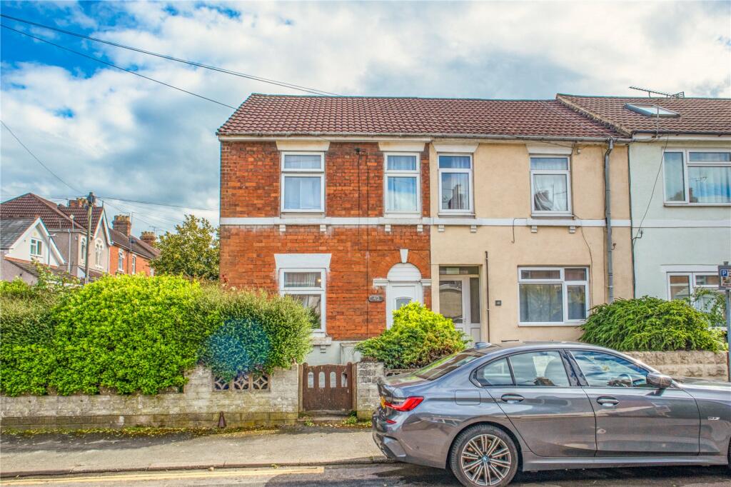 5 bedroom end of terrace house for sale in Stafford Street, Old Town, Swindon, Wiltshire, SN1
