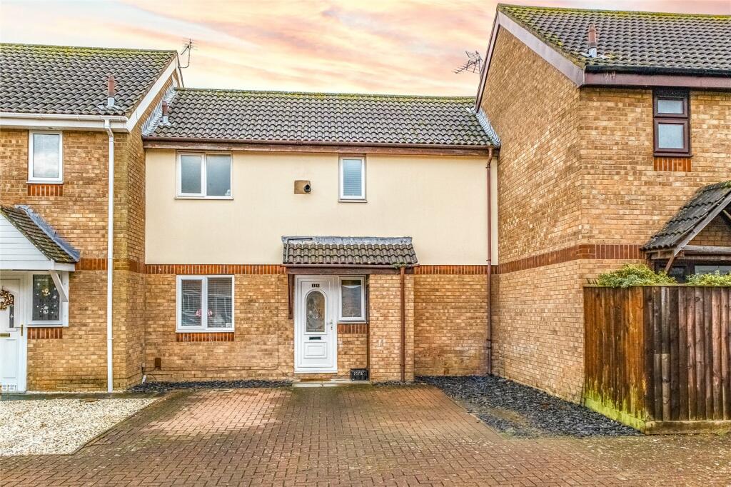 3 bedroom terraced house for sale in Tawny Owl Close, Covingham, Swindon, Wiltshire, SN3