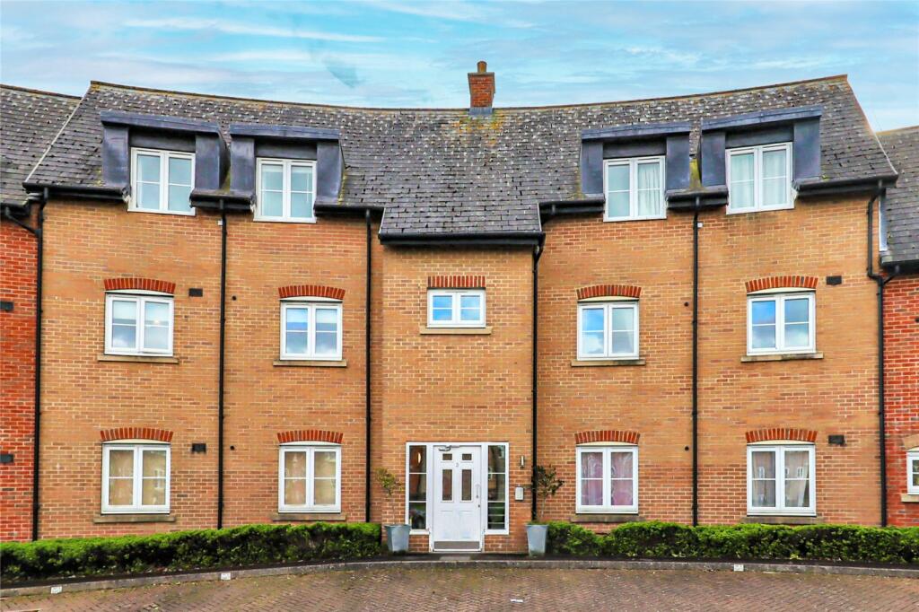 2 bedroom apartment for sale in Strouds Close, Old Town, Swindon, Wiltshire, SN3