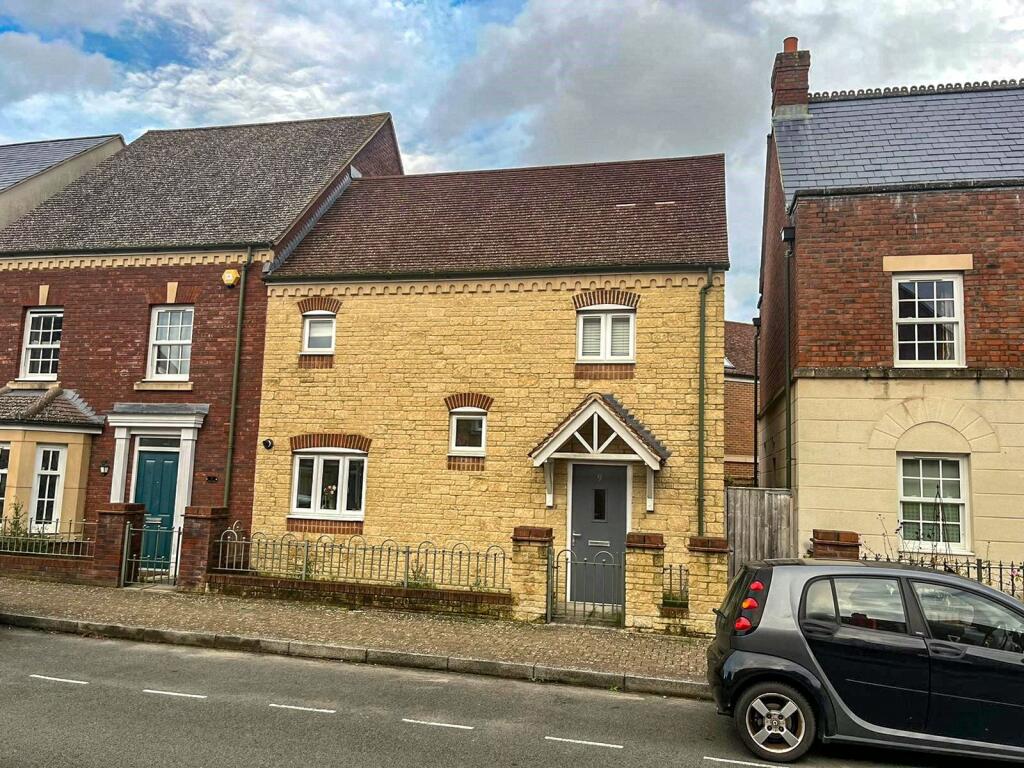 3 bedroom semi-detached house for sale in Leaze Street, Wichelstowe, Swindon, Wiltshire, SN1
