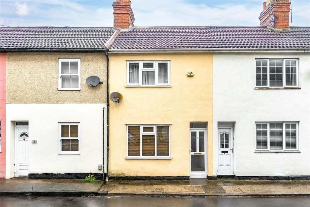 3 bedroom terraced house for rent in Cross Street, Old Town, Swindon, Wiltshire, SN1