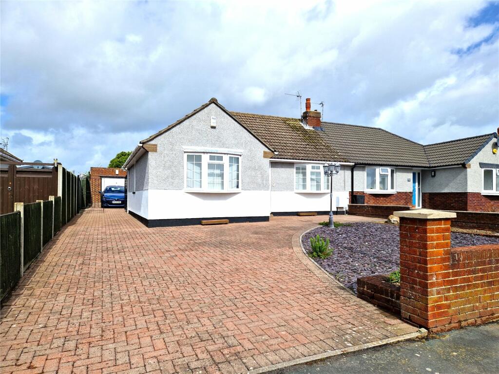 3 bedroom bungalow for sale in Cullerne Road, Coleview, Swindon, Wiltshire, SN3