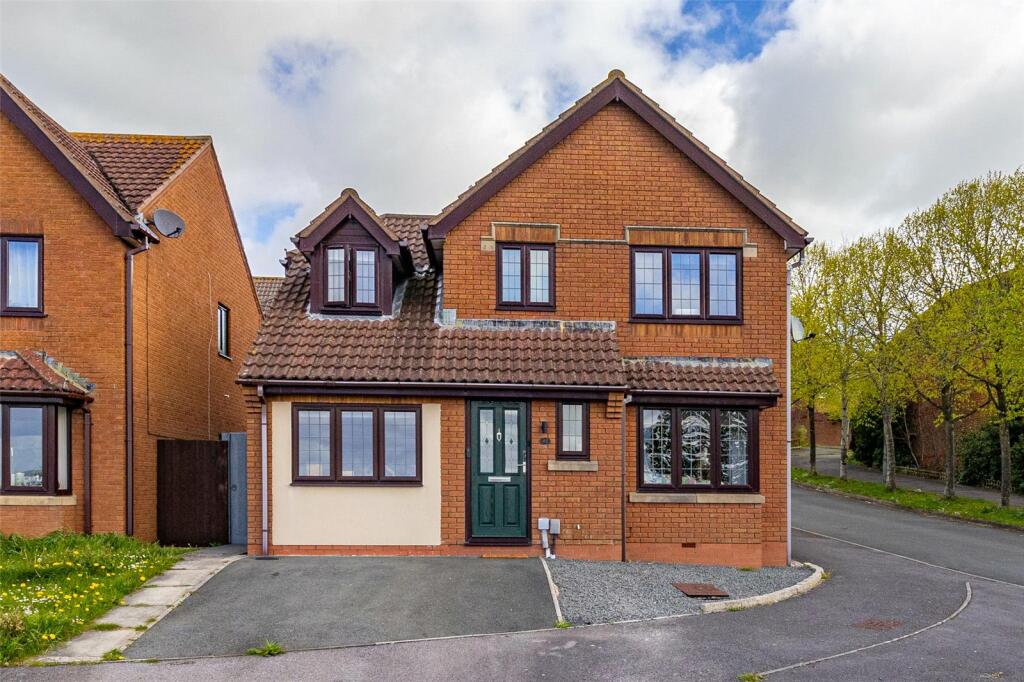 3 bedroom detached house for sale in Thornhill Drive, St Andrews Ridge, Swindon, Wiltshire, SN25