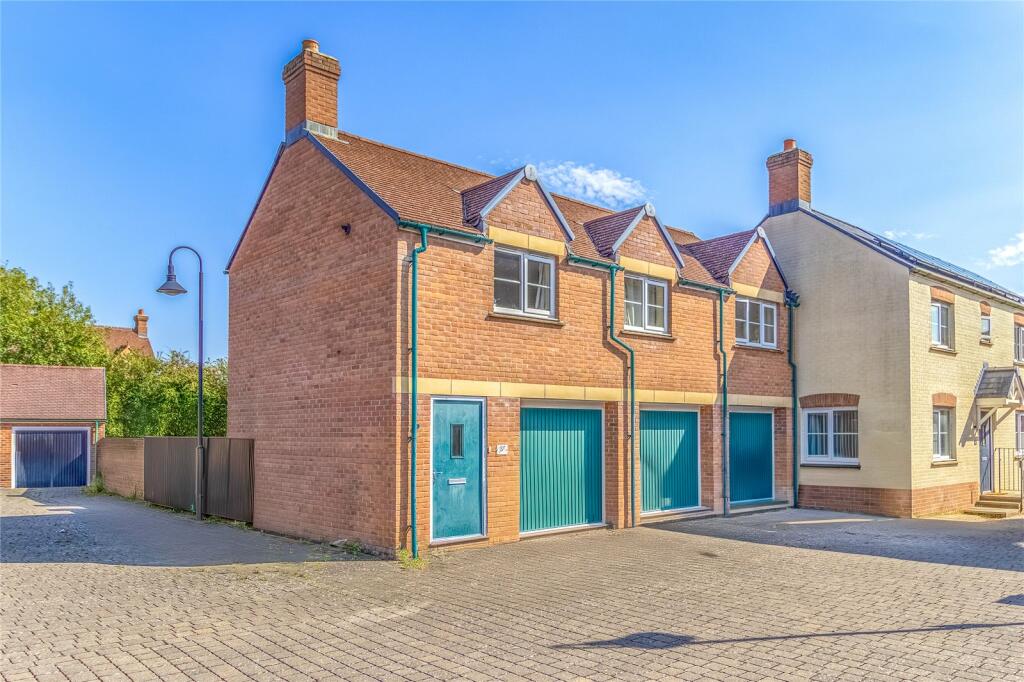 2 bedroom coach house for rent in Brentfore Street, East Wichel