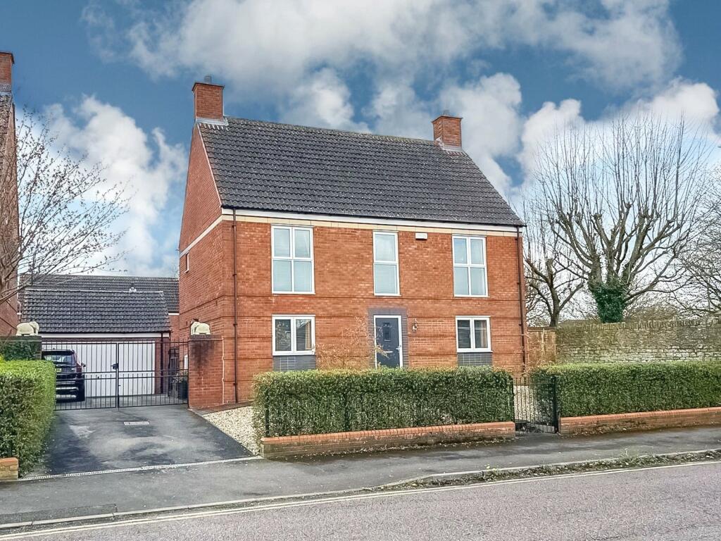 4 bedroom detached house for sale in Okus Road, Old Town, Swindon, Wiltshire, SN1