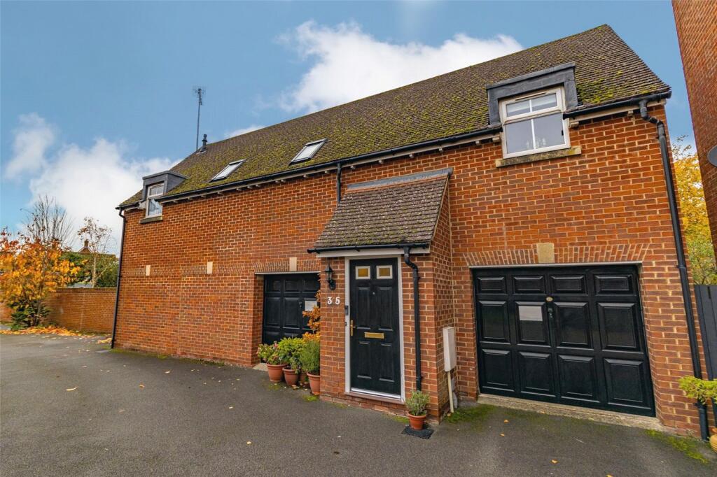 2 bedroom detached house for rent in Phoebe Way, Oakhurst, Swindon, Wiltshire, SN25