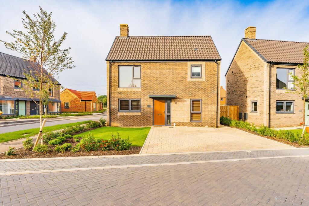 2 bedroom detached house for sale in Codde Close, Cringleford, NR4