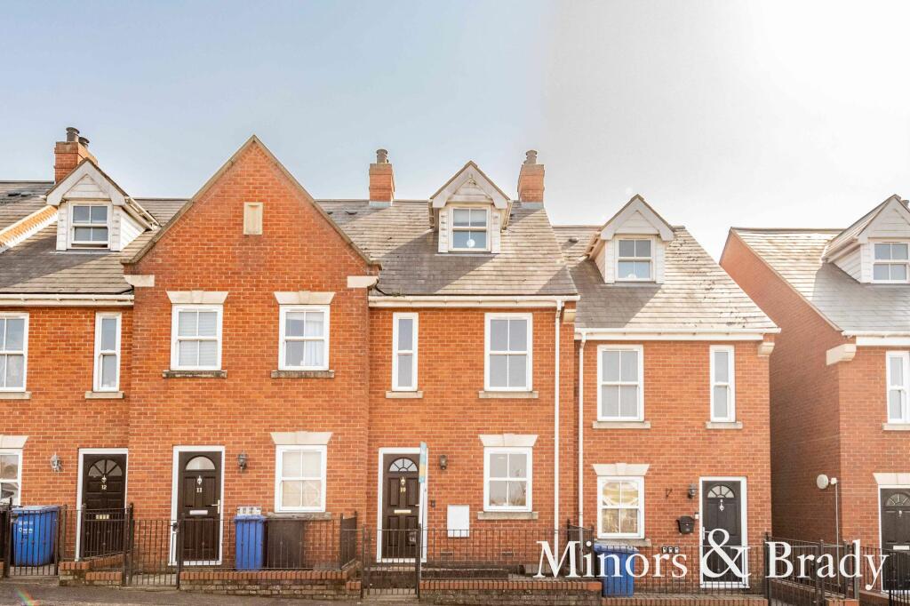 3 bedroom town house for rent in Carrow Road, Norwich, NR1