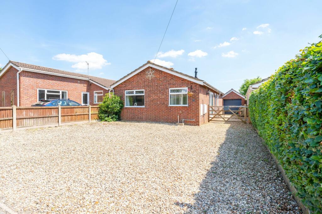 3 bedroom detached bungalow for sale in Cawstons Meadow, Poringland, NR14