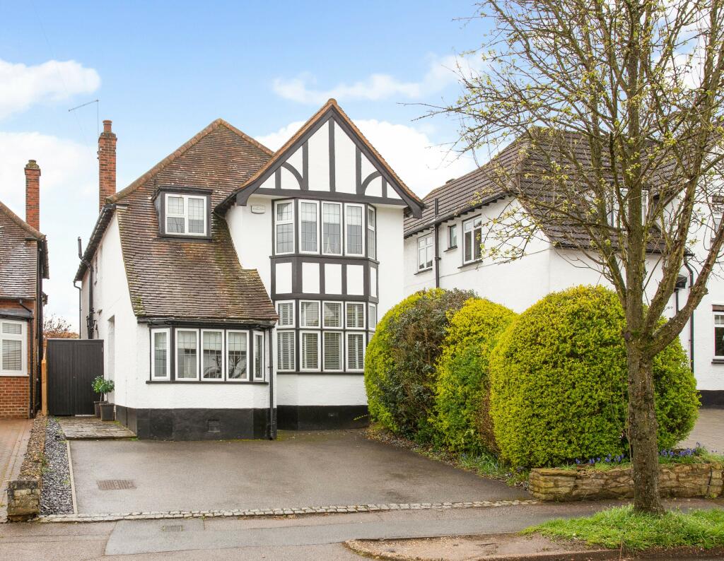 5 bedroom detached house for sale in Fordwich Hill, Hertford, SG14