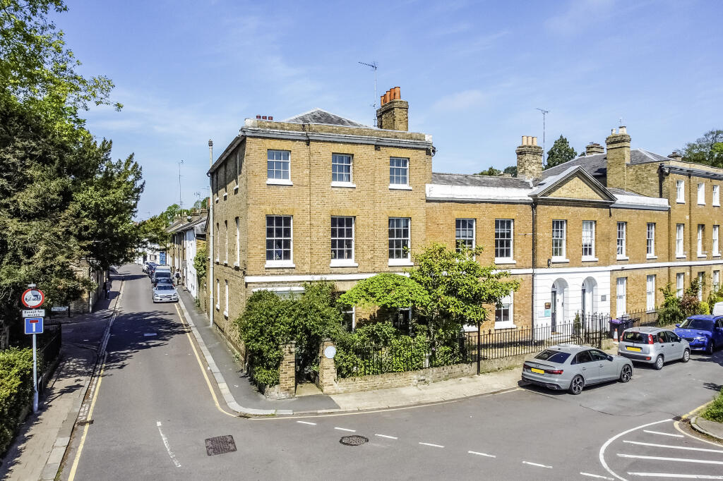 4 bedroom end of terrace house for sale in Port Hill, Hertford, SG14