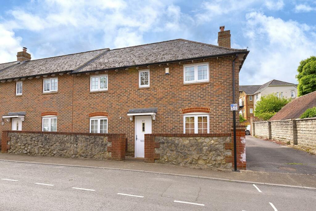 3 bedroom end of terrace house for sale in Mill Street, East Malling, ME19