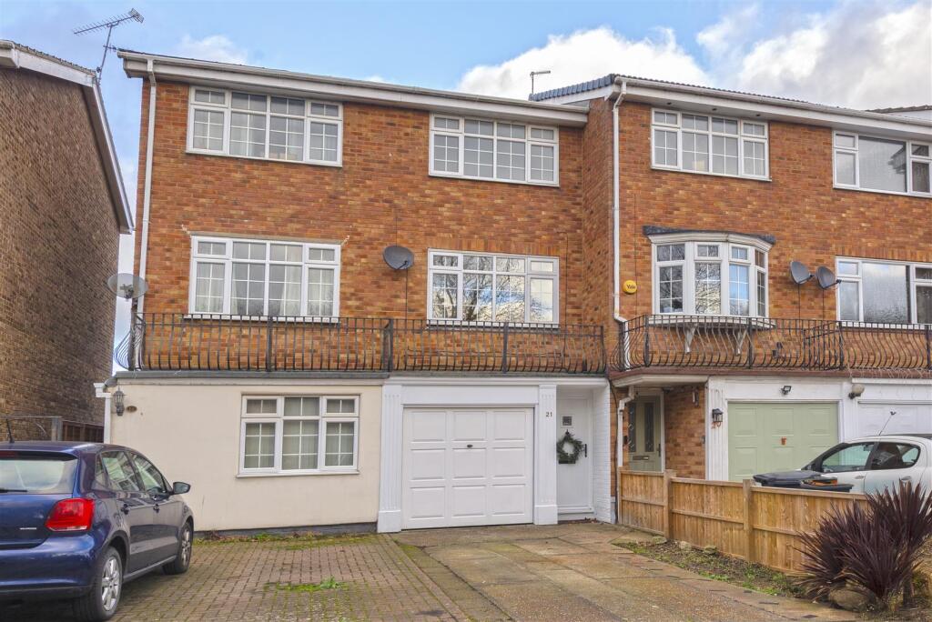 Main image of property: Lakeside, Snodland