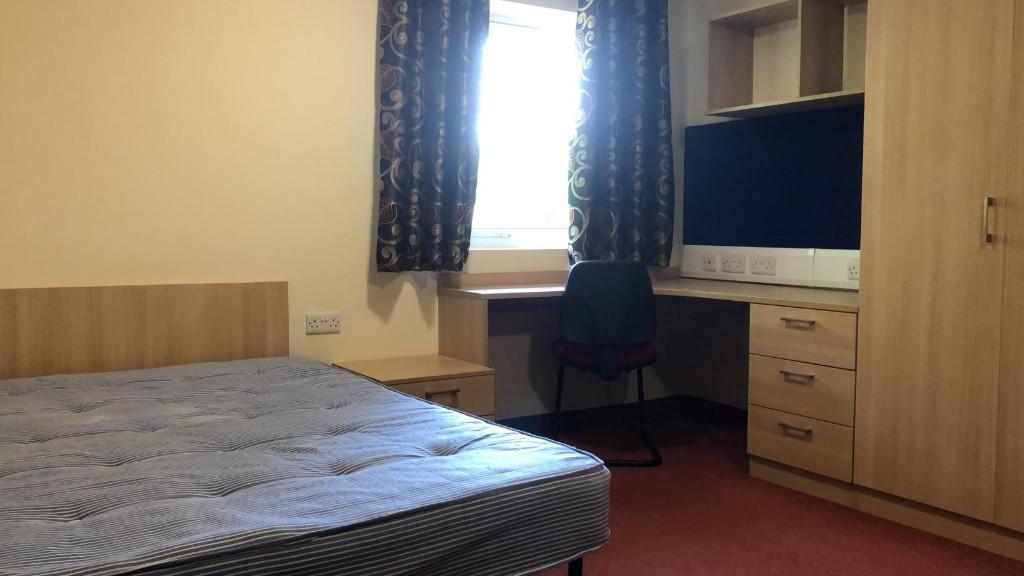 Additional property image - HUGE DELUXE STUDENT ROOMS AT CADNAM HALL, Walking distance to UoB, for 25/26 year, 1 week free early booking ends soon