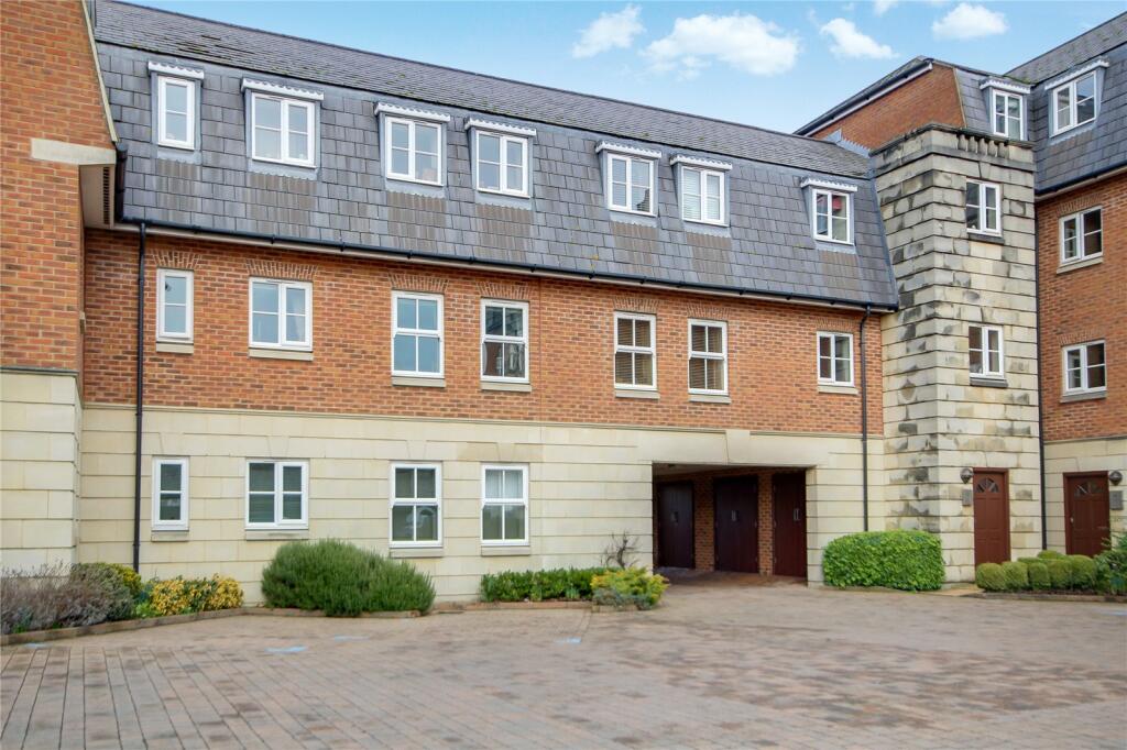 2 bedroom apartment for sale in Ashlar Court, Marlborough Road, Old Town, Swindon, SN3