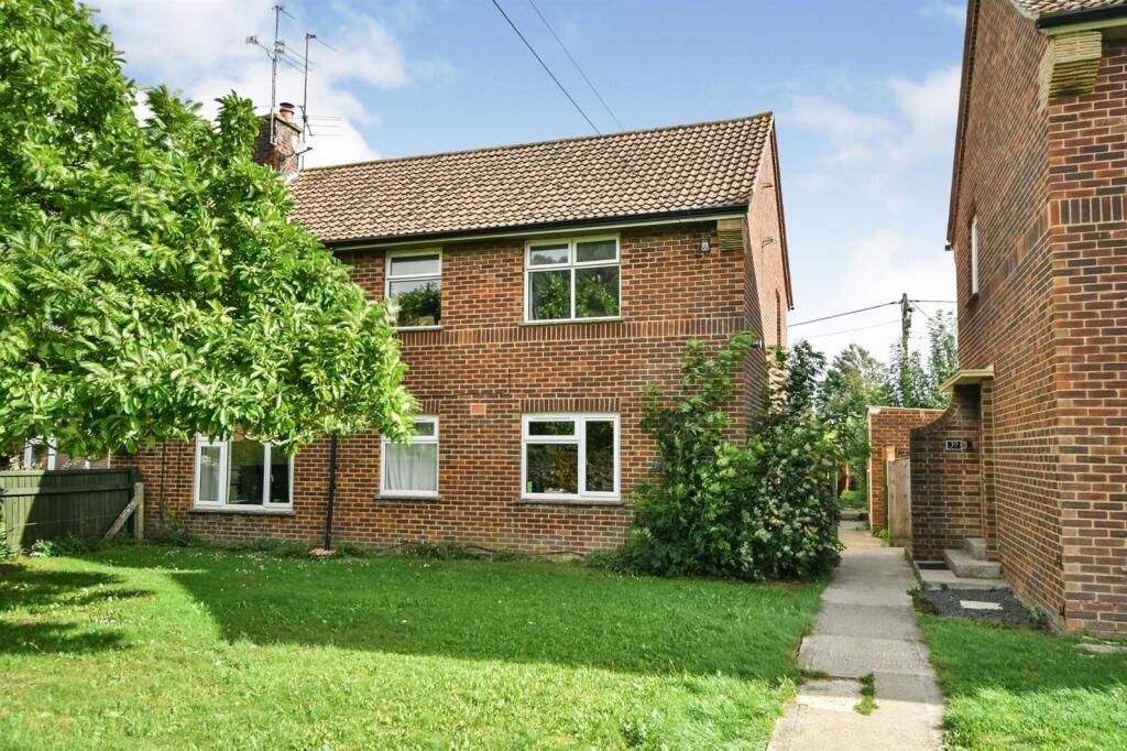 2 bedroom maisonette