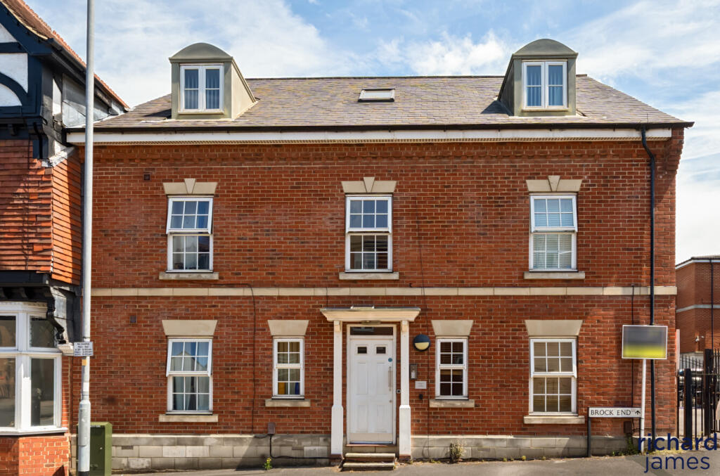 Main image of property: Scott House, 39 Cricklade Street, Swindon, SN1 3HB