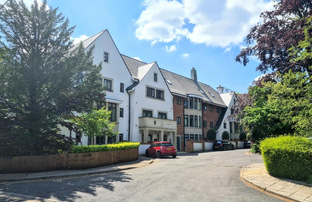 2 bedroom retirement property for sale in Bolnore Road, Haywards Heath