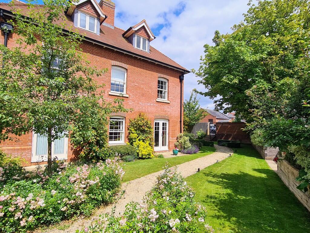 Main image of property: Church Street, Wantage, Oxfordshire, OX12