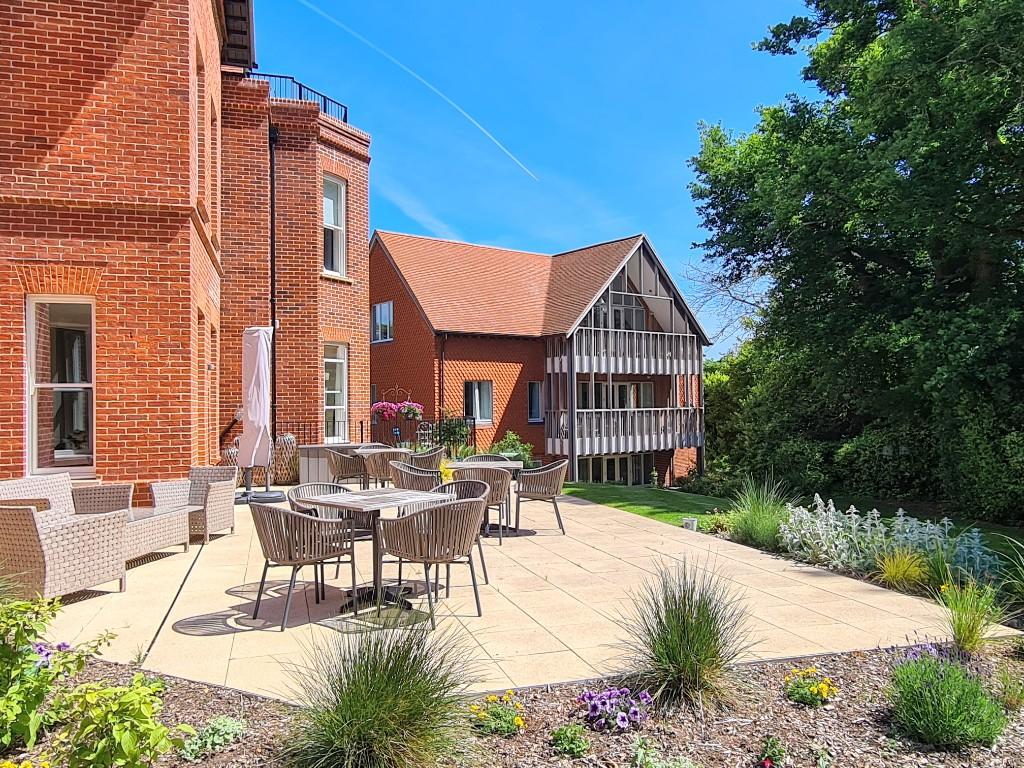 1 bedroom retirement property for sale in 15 Holmwood,The Rise