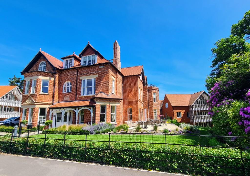 1 bedroom retirement property for sale in 15 Holmwood,The Rise